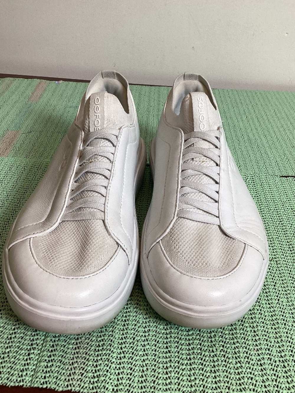 OOFOS slip on leather and man made sneakers with  elastic shoe lace SZ M10/Euro